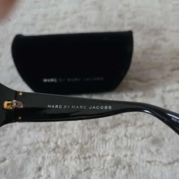 Marc By Marc Jacobs Black Sunglasses with Gold Detail - Picture 5 of 7